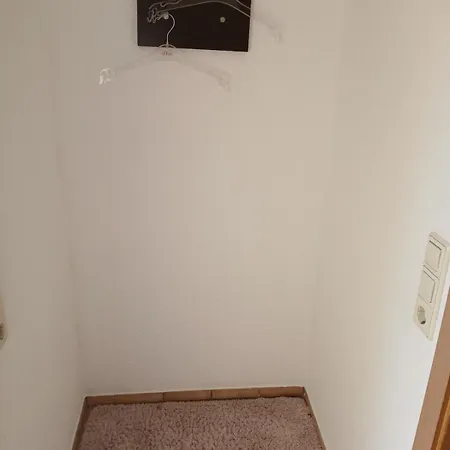 Gemuetliche 2-zimmer-wohnung Mit Top-anbindung Apartment